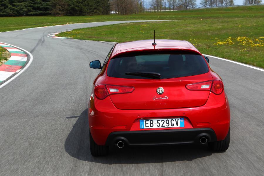  Alfa Romeo Giulietta Quadrifoglio Verde (940) 2010 года  (фото 20 из 48)
